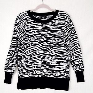 Adrianna Papell Knit Sweater Size Medium‎ In Black White Zebra Print